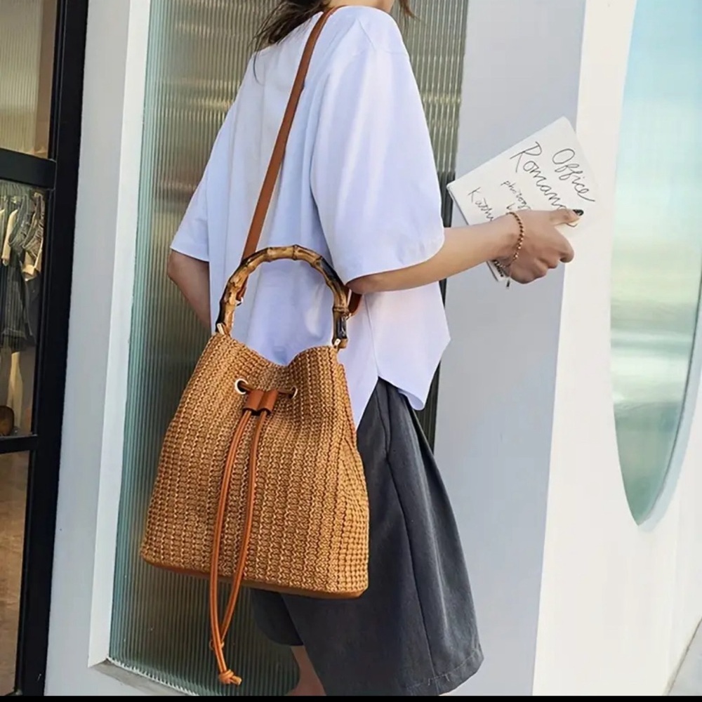 Stylish Bucket Bag | Summer Vibes | Celebrity Favorite - Picture 3 of 3